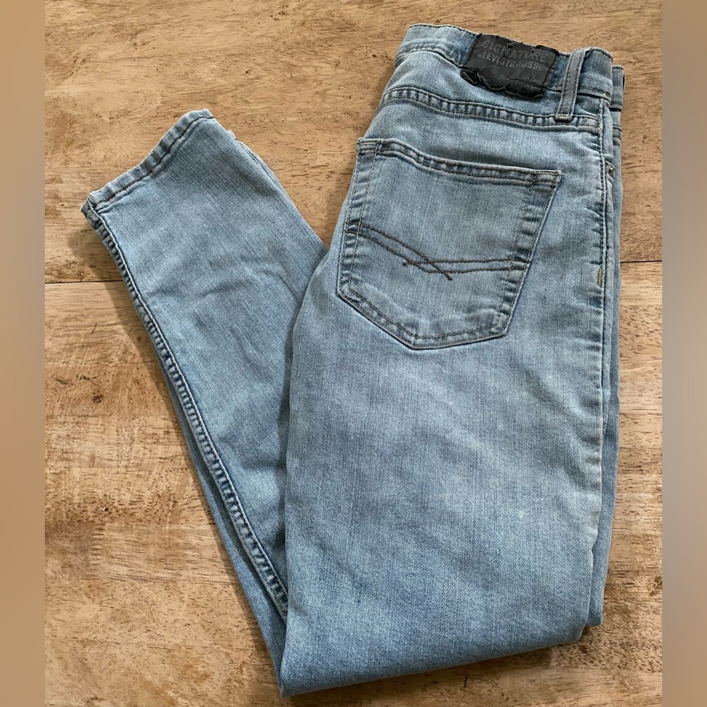 Signature Levi Strauss Men’s 30X30 S37‎ Slim Light Wash Denim Jeans